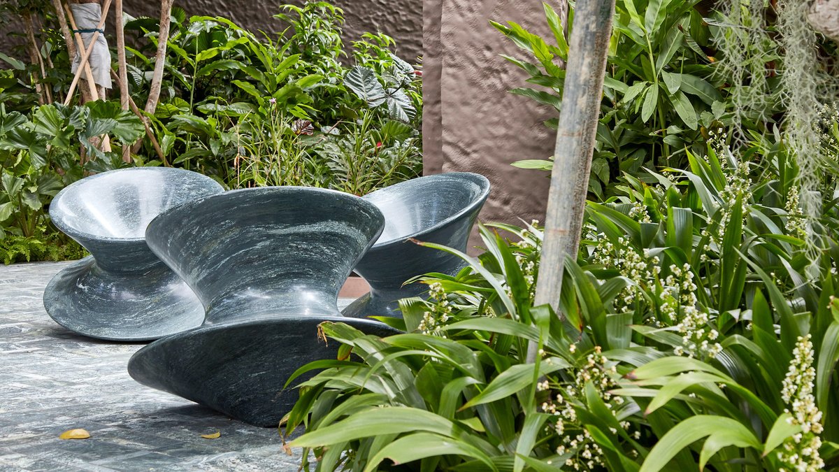SurfaceMag's tweet image. #HeatherwickStudio recreates its famously playful #SpunChair in granite. #DesignDispatch

More news from the world of design here: bit.ly/DD_10-12