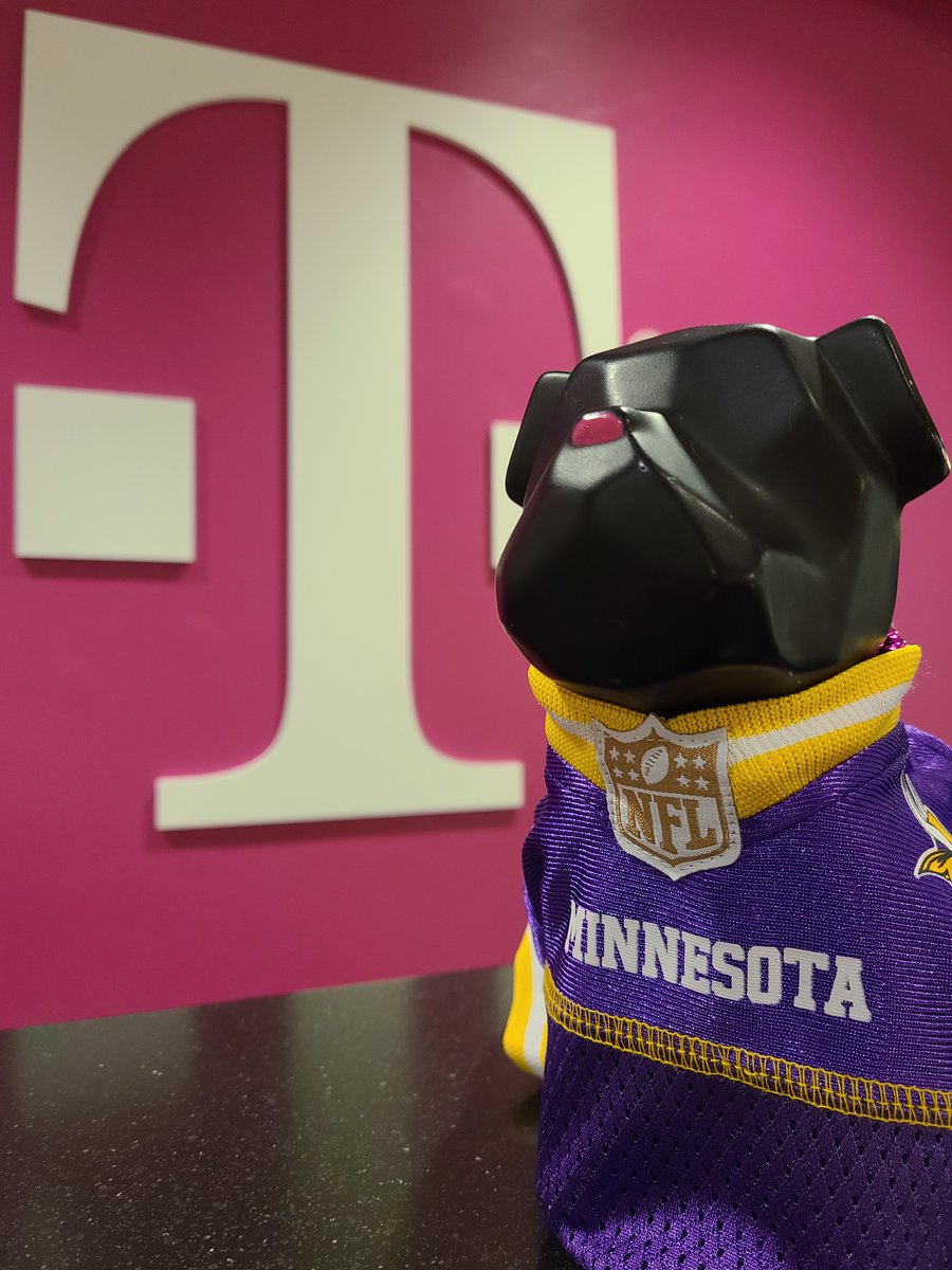 SteveLessor's tweet photo. Lil Rich checking out #BoldNorth HQ2 in #Edina
I heard he has important meetings today with @JohnLoughren and our network team! #LilRichTour #iLoveTMobile @richgarwood @JonFreier @RJGomezIII https://t.co/VYRsScS2rL