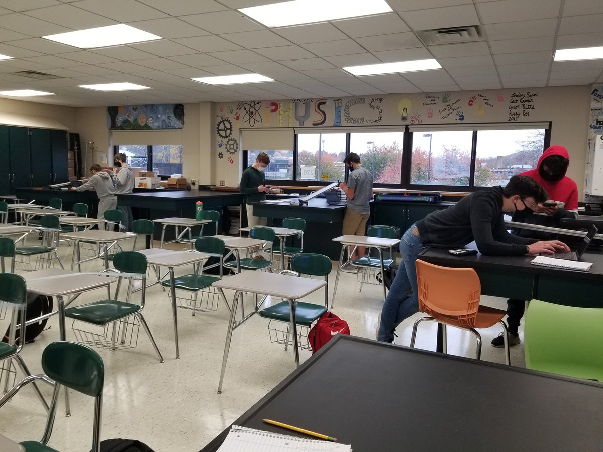 DrKoz_physics's tweet photo. Acceleration on an inclined plane.  Moving from 1d to 2d motion ... things are getting crazy!  #bhsphysics #hybridteaching https://t.co/dHI33yOlon