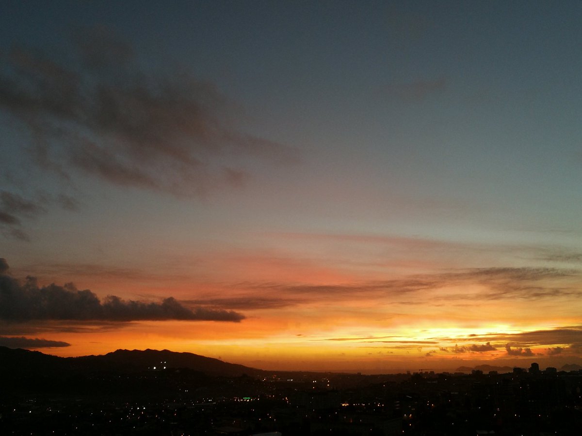 puestadesolvigo's tweet photo. #solpor #atardecer #sunset #puestadesol #ocaso #crepúsculo #luscofusco #aurora #anochecer #caidadelsol #candilazo #Vigo https://t.co/gSNdaU5Q4M