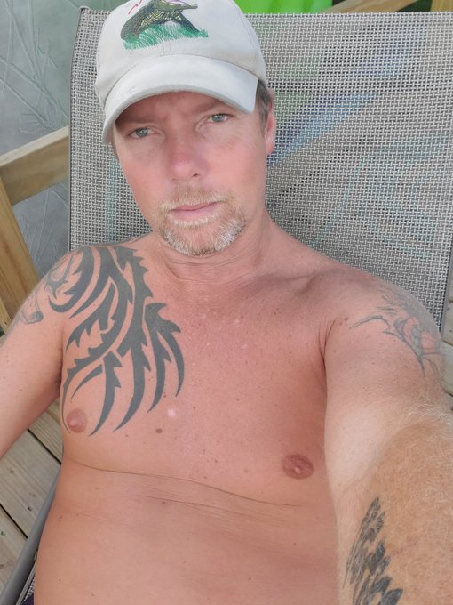 Who would want to fuck me? Some alone time at the pool! https://t.co/IM8TlzWdEj