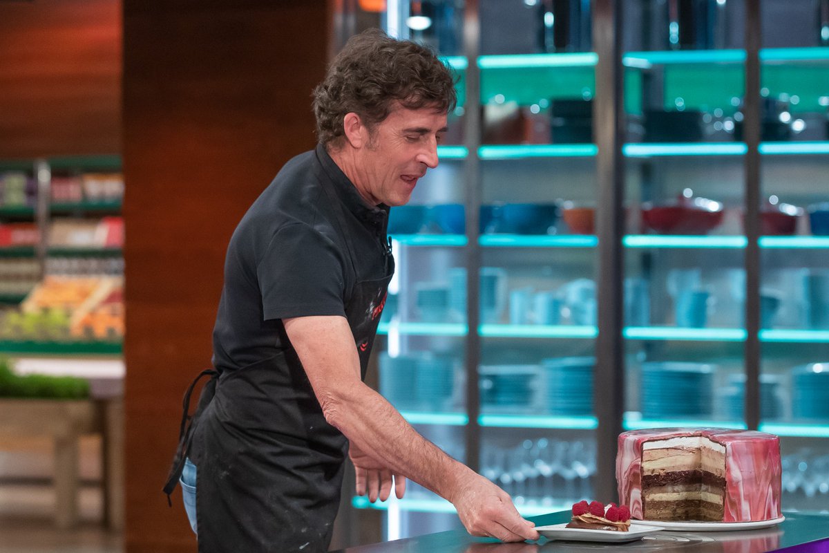 Mañana, a las 22h seguirá @mchefcelebrity en @La1_tve pero sin mi.
🙄😬😕😢
Una tarta de 10 capas me dejó en la cuneta. Y ahora, esperando la repesca 😁 y deseando mucha suerte a mis compañeros.
#MCCelebrity https://t.co/JtSxScyeI7