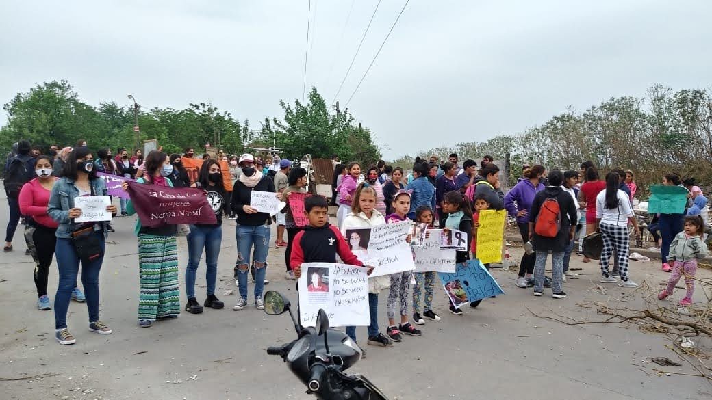 silvinaschli's tweet photo. En la pandemia se incrementaron los casos de violencia machista, se incrementaron los femicidios y se noto terriblemente la ausencia del estado @JuanManzurOK que más tiene que pasar para que el estado nos garantice la seguridad????
#FueraMaley
#EmergenciaEnViolenciaYa https://t.co/u8MeYYdlwS