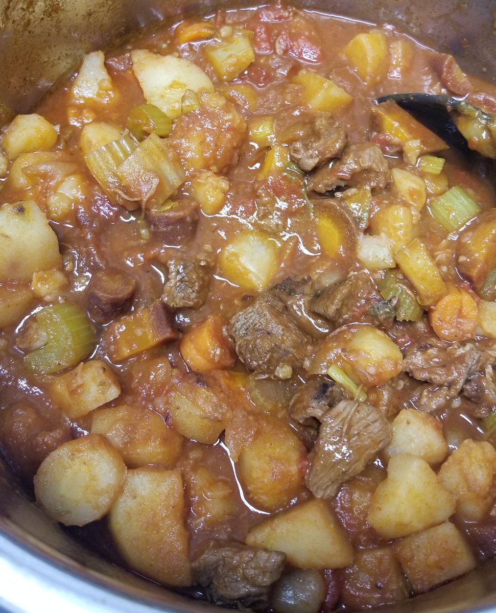 CamTranTV's tweet photo. This cloudy and cool weather has me in the mood for some stew so made Hawaiian style beef stew. I snuck in a lot of veggies to make it healthier and hubs had no idea LOL. Mahalo to @HawaiianAir for the super easy recipe!
#dinner #Hawaiianbeefstew #localkine #comfortfood https://t.co/d8ejkkMDbt