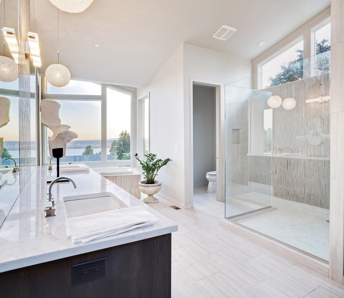 itakastone's tweet photo. #Bathroom with captivating views that could only be improved with CALYPSO #quartzcountertops, characterized by subtle yet defined grey veins. The perfect #design to release the pressure of a working day!
#itakastone #bathroomdecor #bathroomremodel #naturalmarble #madeinitaly https://t.co/2tt8FIWApl