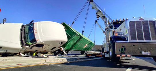 PepeTowing's tweet photo. Big Flipper makes the job look easy from every angle. Any guesses on how this rotator got his name? #bigflipper #heavytowing #tow https://t.co/SZVxmLffi5