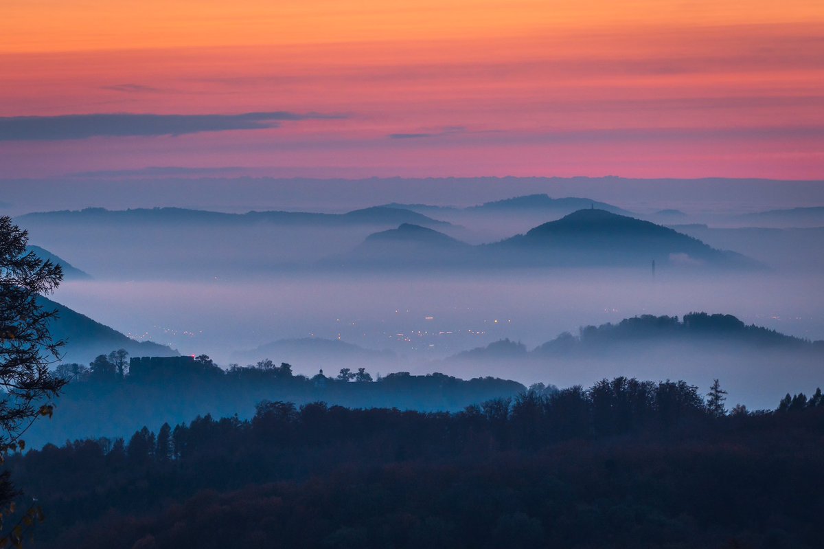 Kiknak's tweet photo. Podzimní výstřelky přírody...🌄📷🍂 #autumn #landscapes #sunset #photography #fog #mountains #beskydy #libhost #moravia #czechrepublic #sonyalpha https://t.co/i4FqGdZcsG