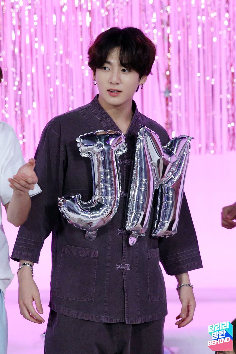yexminie's tweet photo. dices ser la mejor jiminista pero existe jungkook - thread https://t.co/mGyLmG6GdU