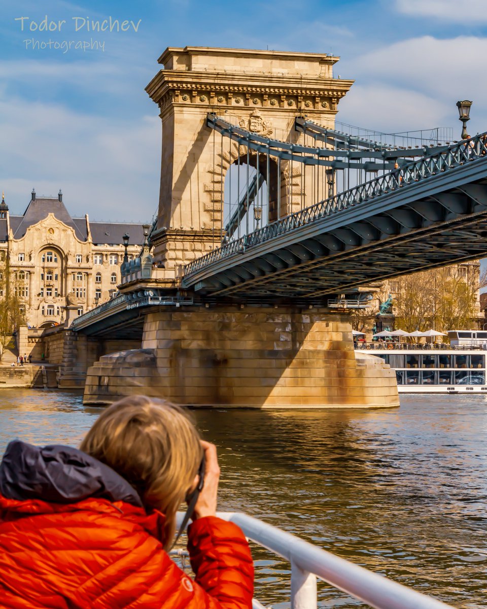 todor_dinchev's tweet photo. Szechenyi Chain Bridge, Budapest, Hungary 🛀

#budapest #hungary #szechenyi #bridge #architecture #danube #boat #trips #love ❤️ https://t.co/ISzS12TfIm