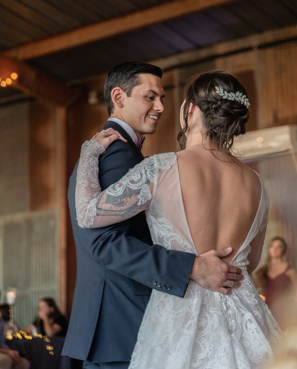 CranberryLab's tweet photo. Just a tease of the beautiful wedding of these two 💞 
#lubbockweddingphotographer #lubbockwedding #Lubbockweddingvideographer https://t.co/MBJCIYXV54
