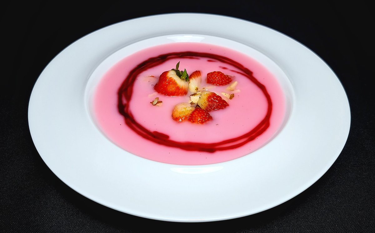 gabogrimaldo's tweet photo. Una deliciosa crema de maicena con fresas cae muy bien en el desayuno. Aquí les dejo los ingredientes que adquirí en el @super99_panama para elaborar este delicioso y colorido plato. #TeConviene #Cintarosada #Panama #MasterchefPma #CocinandoconGabo https://t.co/HgznE5x1Ni