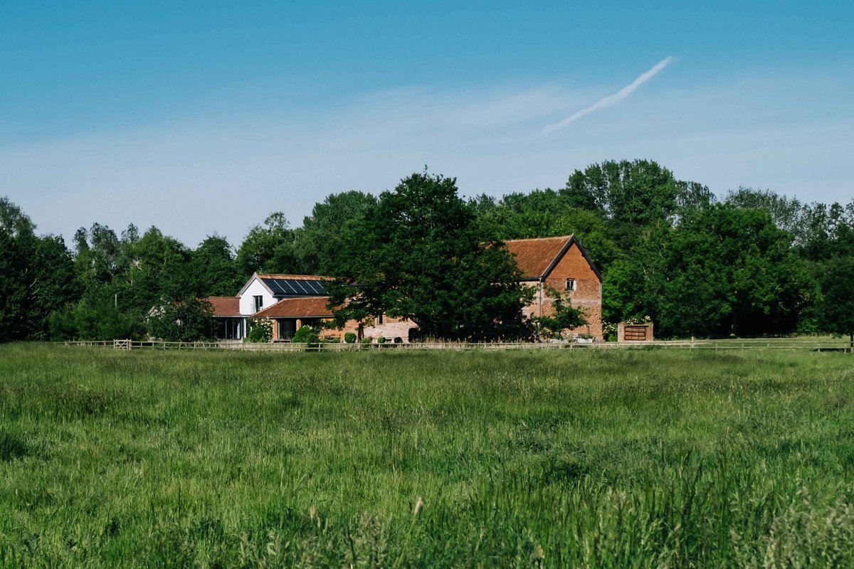 ECLocations's tweet image. *Location Updates*

We were so excited to receive these beautiful updates from Olivia. ABH143 has been transformed into a 400 sqm creative space with whitewashed brick walls and contemporary interiors.

See the full location here: bit.ly/3dYZwWt