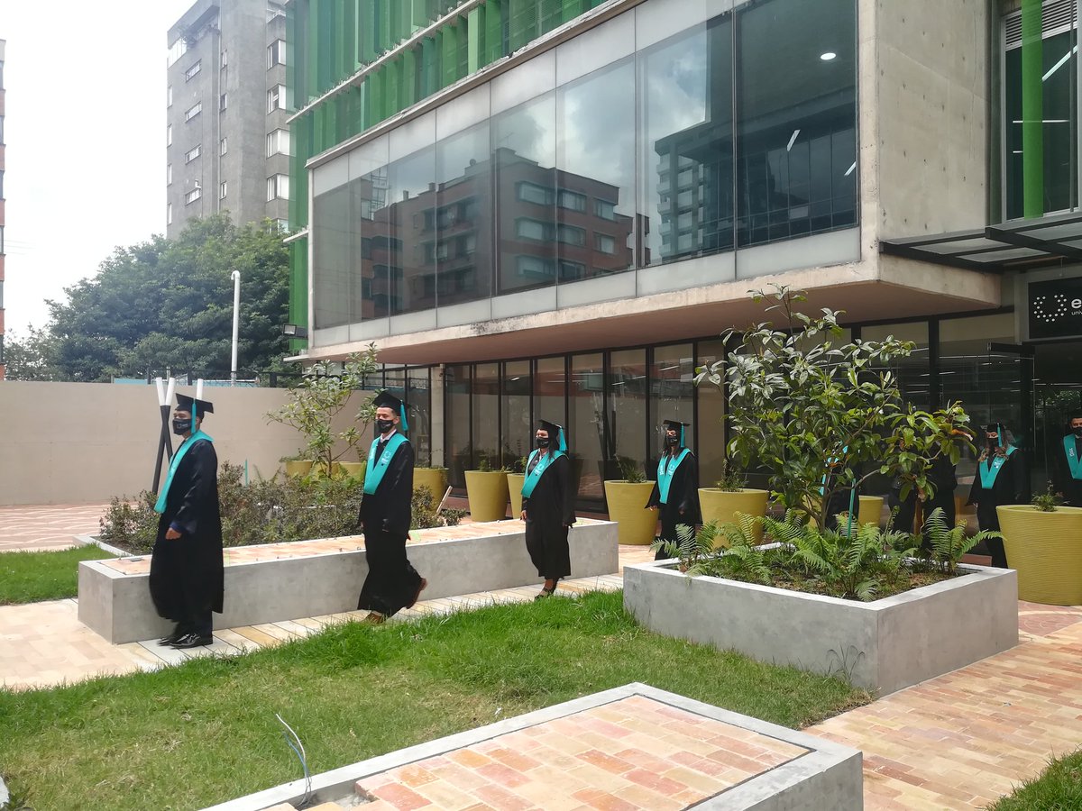 UniversidadEan's tweet photo. ¡Qué felicidad graduar a más eanistas que dejarán su huella en el mundo! 😍 Estamos orgullosos de sus logros y les deseamos muchos éxitos en cada proyecto que emprendan. #soyFamiliaEanista

Conéctate a la transmisión EN VIVO aquí. ➡️ https://t.co/9J8j2E4dxD #LaEanContinúa https://t.co/PGSyBRqGhv