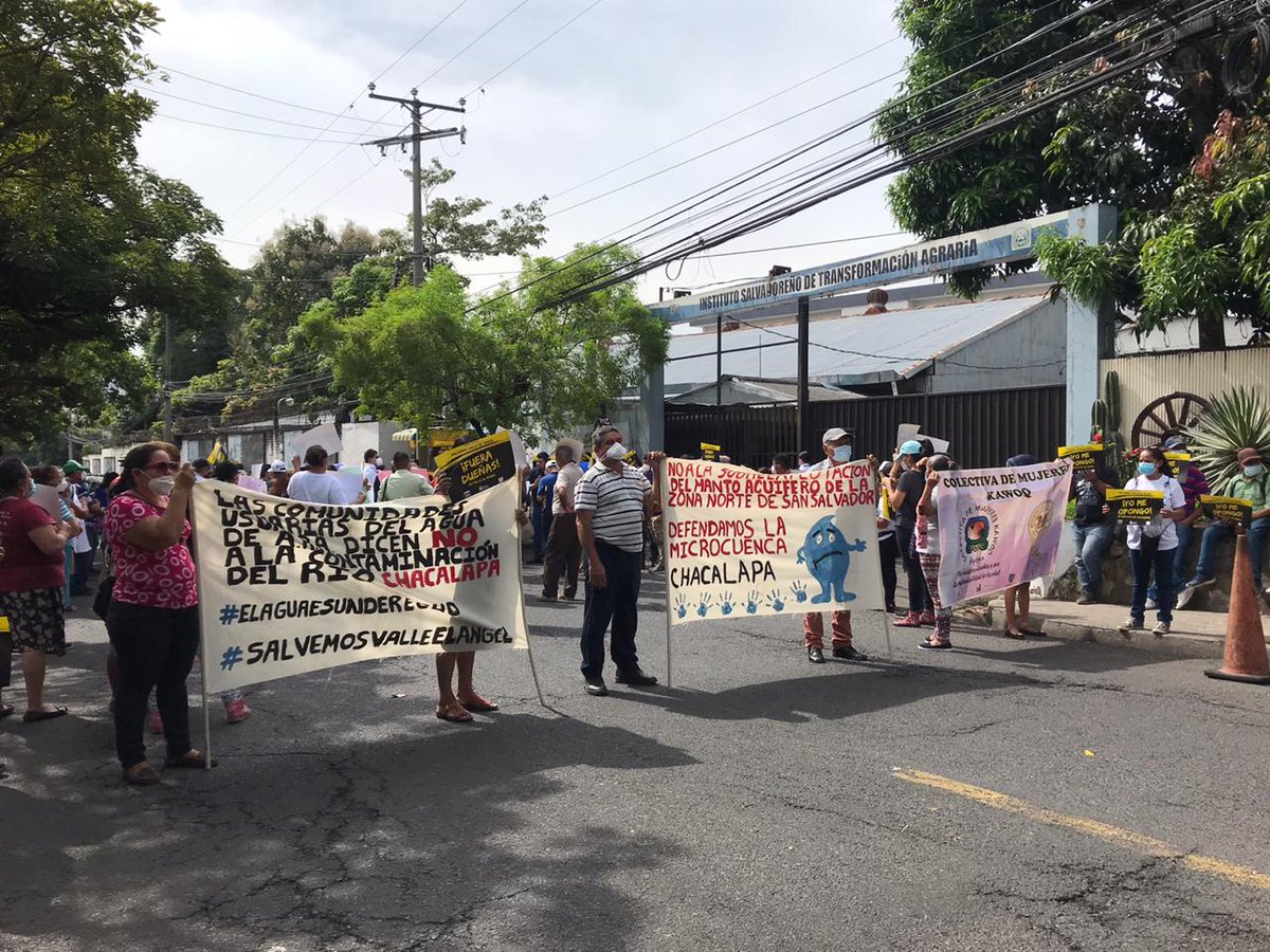 GatoEncerradoSV's tweet photo. #OjoConMiAmbiente| El colectivo Salvemos Valle el Ángel exige al @MedioAmbienteSV que no conceda permisos ambientales a la familia Dueñas para la construcción de proyecto urbanístico que amenaza una importante zona de recarga hídrica. 
📸 @sharkgirl_sv https://t.co/Hsb4Ex0yDy