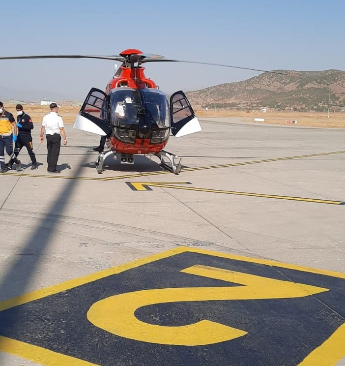 acilafetgovtr's tweet photo. #HelikopterAmbulans'ımız tedavisi Kayseri Şehir Hastanesi'nde devam edecek olan hastamızın, Bingöl'den naklini sağladı. https://t.co/pwXaunKWqE