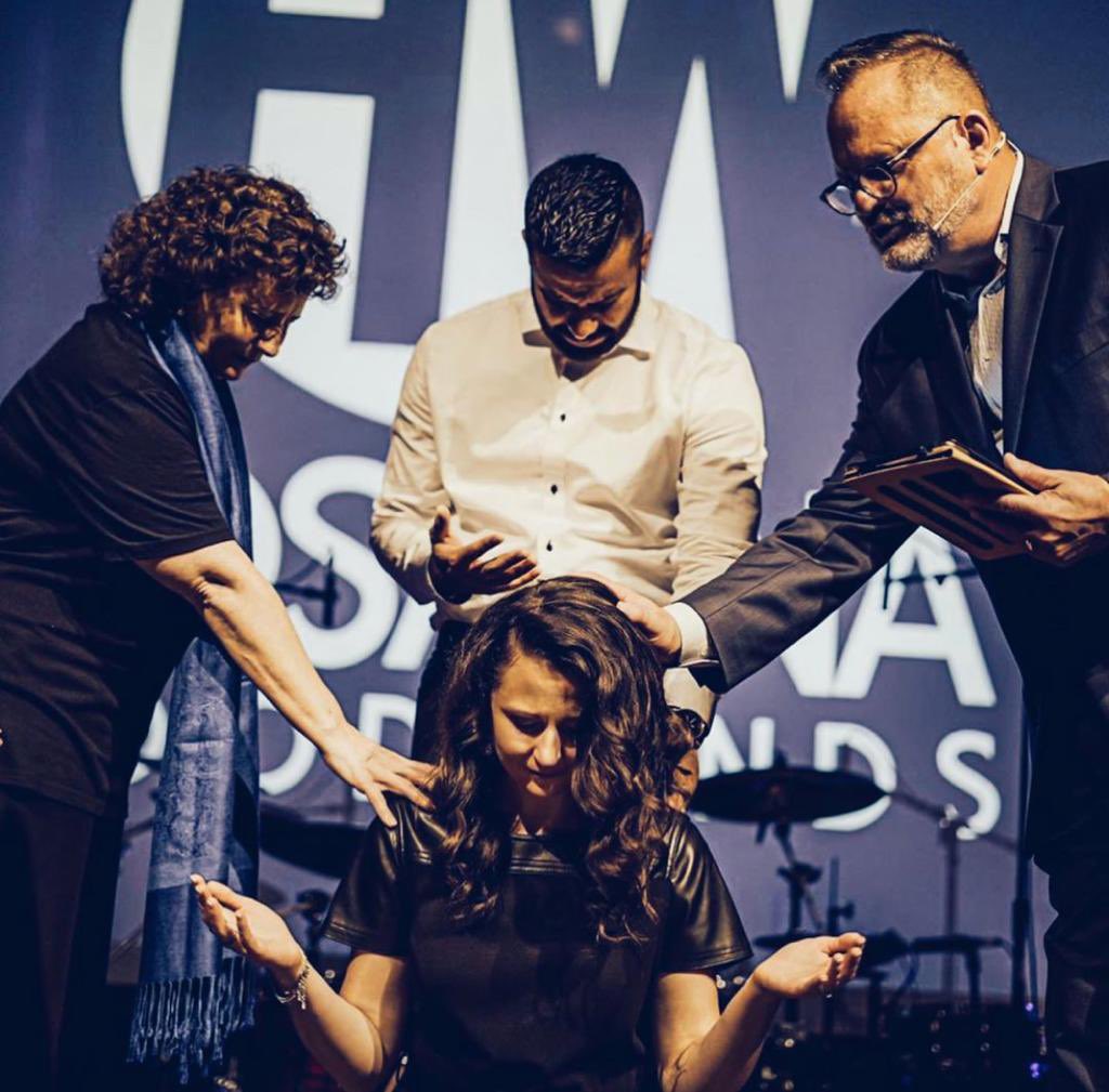 Tuve el enorme privilegio y honor de presidir la ordenación de mi hija <a href="/ElenaWittGuerra/">Elena Witt-Guerra</a> como ministra del Evangelio. Qué El Señor te siga llenando de Su espíritu y de amor por Su Iglesia, Elena. Tu mamá y yo estamos orgullosos de ti.
(1 Timoteo 4:14)
.
.
#MarcosWitt
