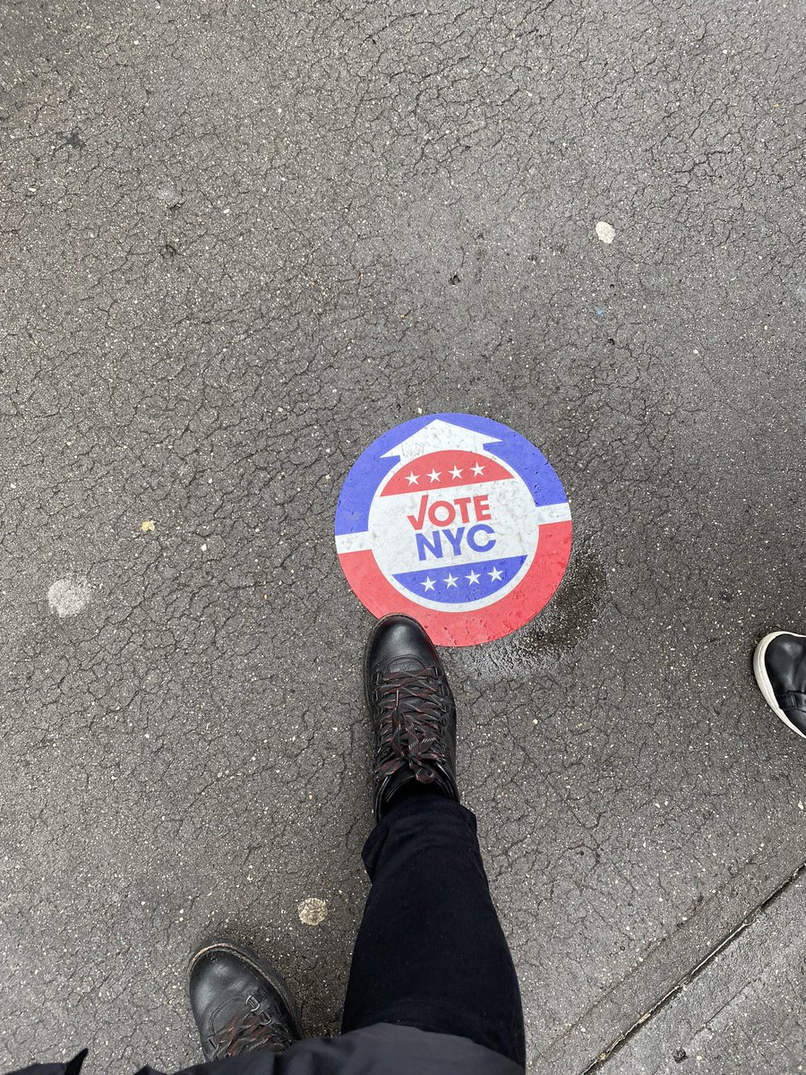 uyentieu's tweet photo. Thank you #nba for giving us a place to vote! Voted early at iconic #madisonsquare https://t.co/72Pa0XQQj3