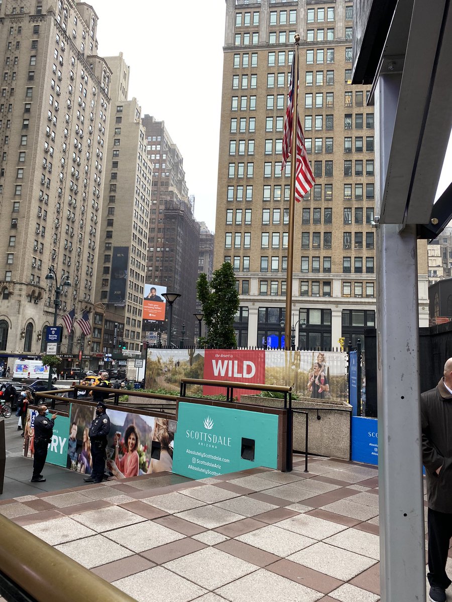 uyentieu's tweet photo. Thank you #nba for giving us a place to vote! Voted early at iconic #madisonsquare https://t.co/72Pa0XQQj3