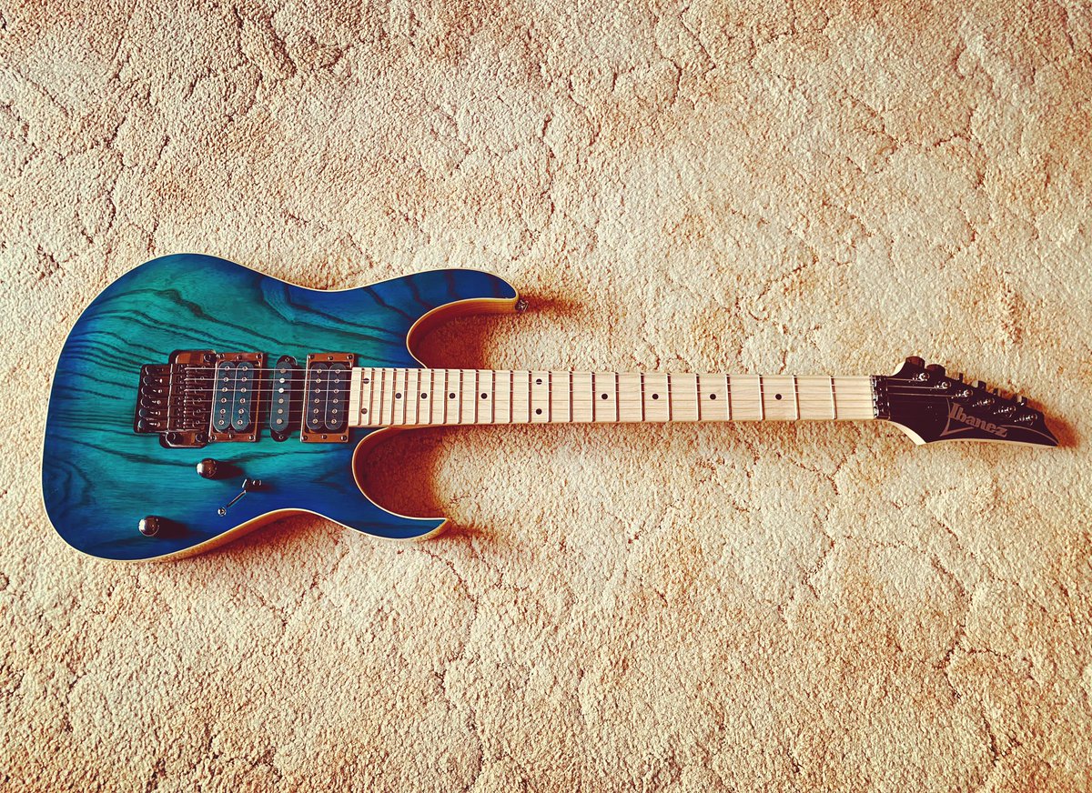 KimberleyJo13's tweet photo. New guitar day!
Meet my new love interest - Ibanez Blue Moon Burst.
#Ibanez #guitarporn #rgseries https://t.co/vaUfAYGJ9G