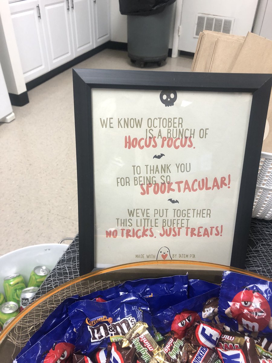 Our PTA spoils us! Thank you for the trick or treat table! 🎃 #tatemtigerpride #tatempta