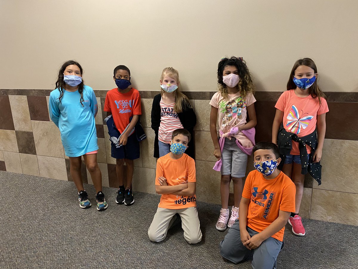 We are shining bright here at <a href="/HumbleISD_ASE/">Atascocita Springs</a> !! #RedRibbonWeek2020 #BeHappyShineBright @mrslauravpope