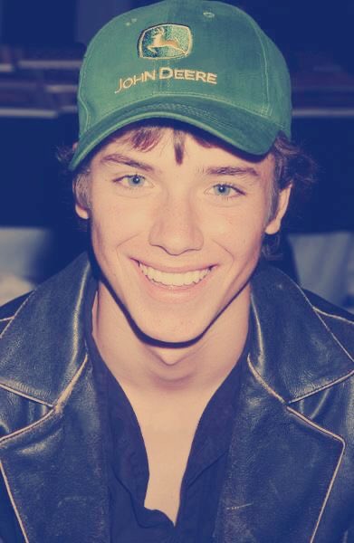 Lando Norris as Jeremy Sumpter;a thread