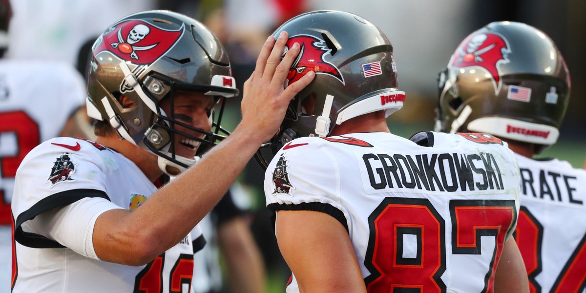PFF's tweet photo. Highest passer rating by a duo this decade:
1. Rodgers to Jordy: 132.7
2. Russ to Lockett: 128.9
3. Brady to Gronk: 128.1 https://t.co/g55JgBNkJ7