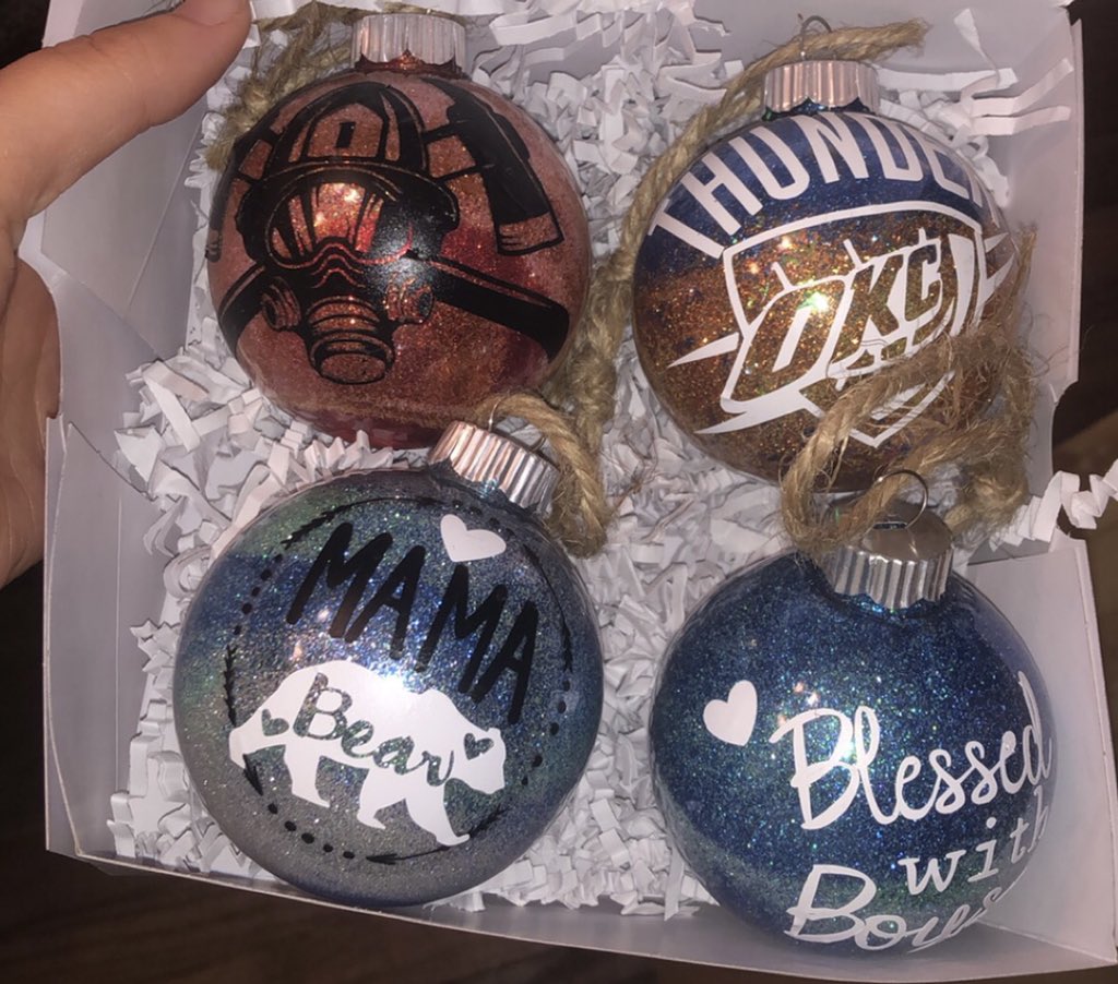kaelynnrk's tweet photo. custom ornaments ! 
it takes $0 to share https://t.co/kdVeYCJxHF