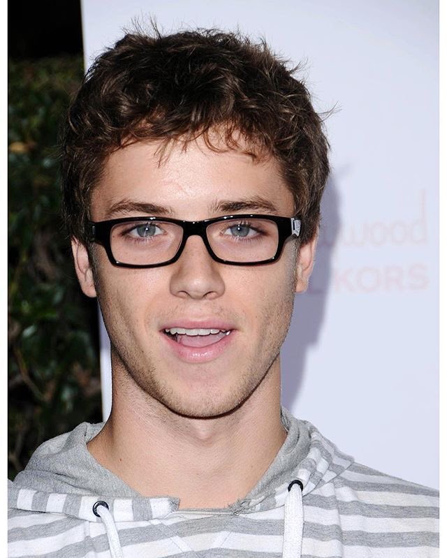 Lando Norris as Jeremy Sumpter;a thread