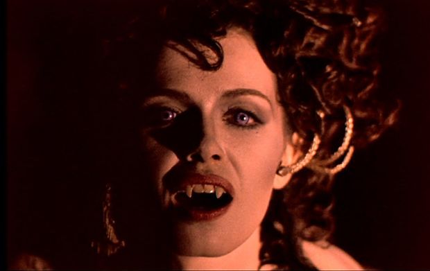 ElEspejoGotico's tweet photo. Drácula y las mujeres

El mensaje subliminal de Drácula a los hombres victorianos es que las mujeres, en el fondo, son potenciales vampiresas, que todas esas madres abnegadas, esas esposas devotas, esas hijas irreprochables, son, de hecho, putas

https://t.co/o3iI3uercc https://t.co/YbiKRzfKeu