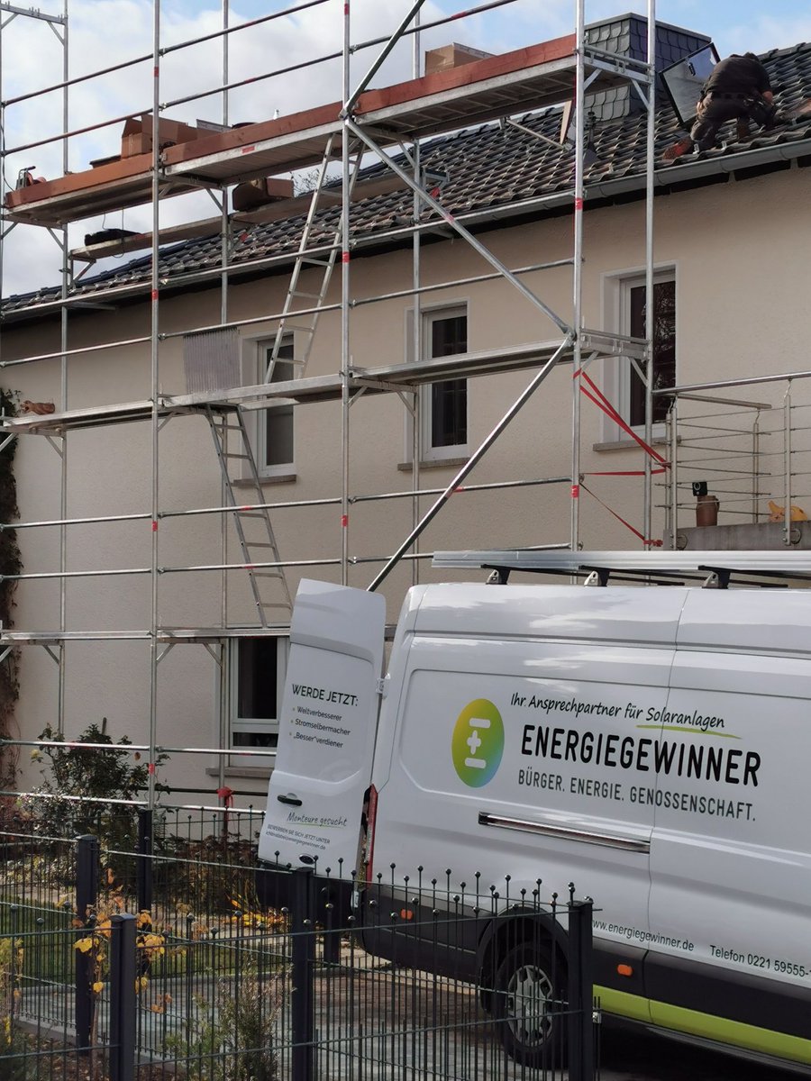 Lieber <a href="/peteraltmaier/">Peter Altmaier</a>, Bürgerenergiegenossenschaften produzieren nicht nur #Ökostrom, sie montieren auf Wunsch auch eine #PV-Anlage aufs Dach. 
Zwei gute Gründe, @Buergerwerke zu fördern. Wie wär's?
<a href="/energiegewinner/">energiegewinner.de</a>