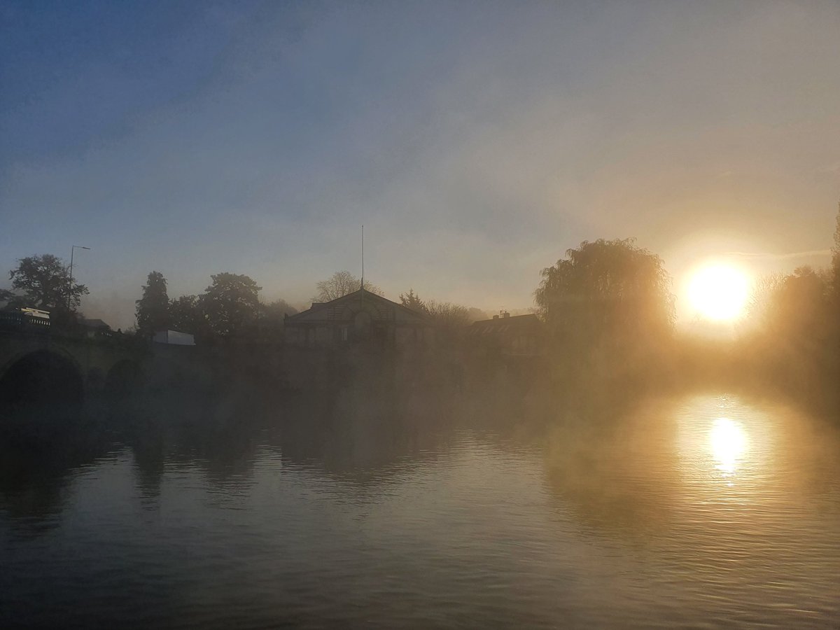henleyvets's tweet photo. Monday morning in Henley-on-Thames
#henleyvets #localveterinarypractice #localvets #sunrise #riverthames #rivers #MondayMotivation https://t.co/Ye3SDgv4j9