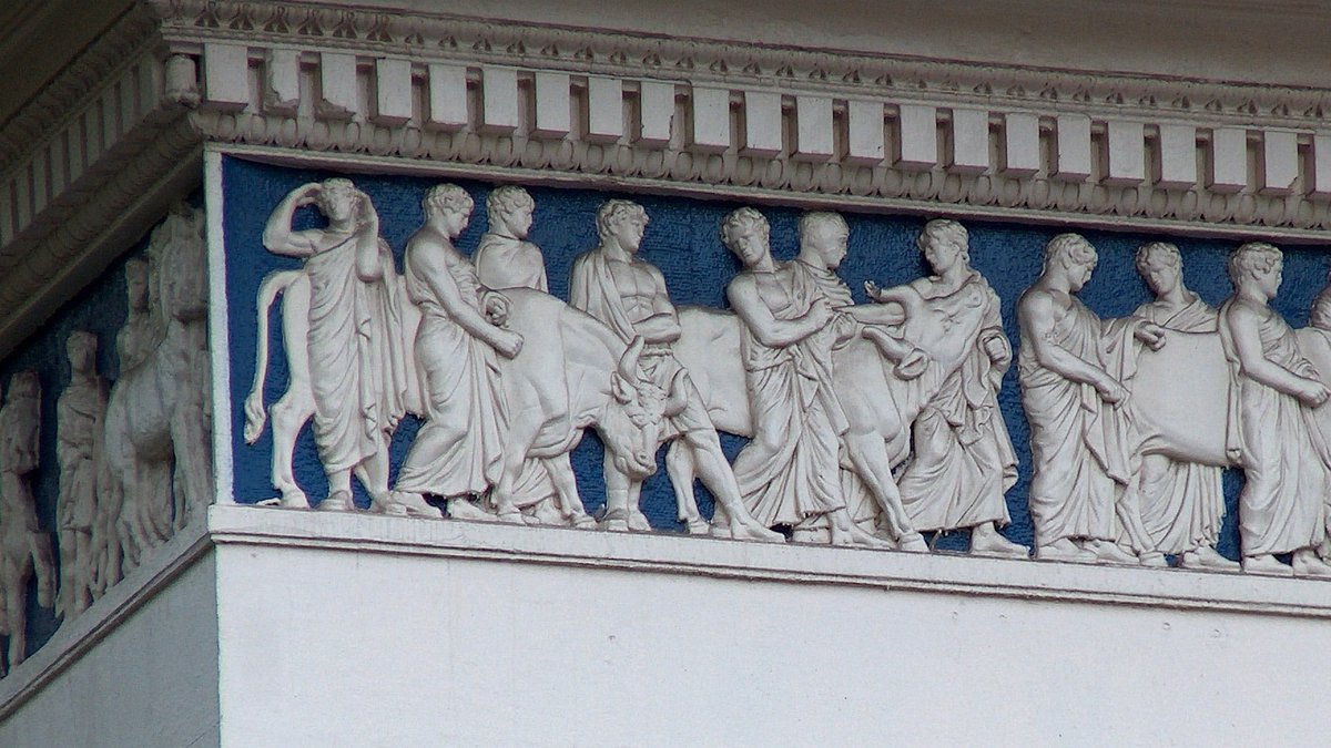 The frieze on the Athenaeum on Pall Mall is a copy from the Parthenon, Athens. The private member's club, designed by Decimus Burton, was founded in 1824 soon after the Parthenon sculptures arrived at the  @BritishMuseum in 1816. 4/
