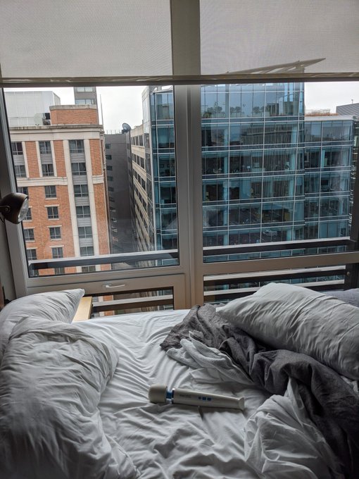 I made it to DC, #HotMom tour starts now! I think the view in is better than the view out 💦 Too bad everyone<a href="/tag/hotmom"class="tags">#HotMom</a>