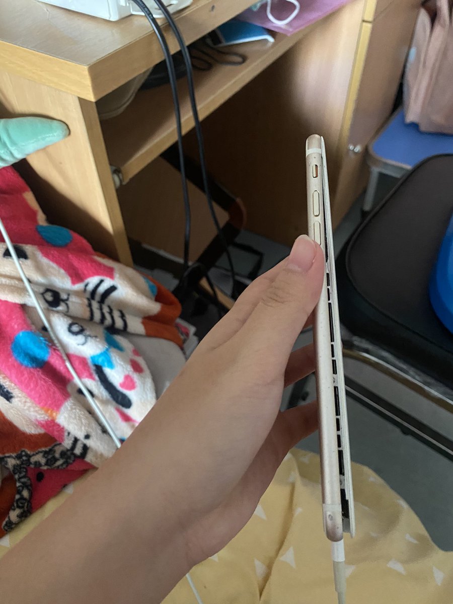 ClickforloveS's tweet photo. ขายไอโฟน 6 plus 16 จิ้ก สีทองราคา 2700 ลดได้อีก เครื่องปกติหมด ยกเว้นเหิบขึ้นมานำไปใส่น้อตได้ ขายเป็นซากได้ สเเกนนิ้วไม่ได้ สนใจเดมมาลดได้ค่ะ #ไอแพดมือสอง #ไอโฟนมือ2 #applewatchมือสอง #ApplePencilมือ2 https://t.co/1HEWhOOeQQ