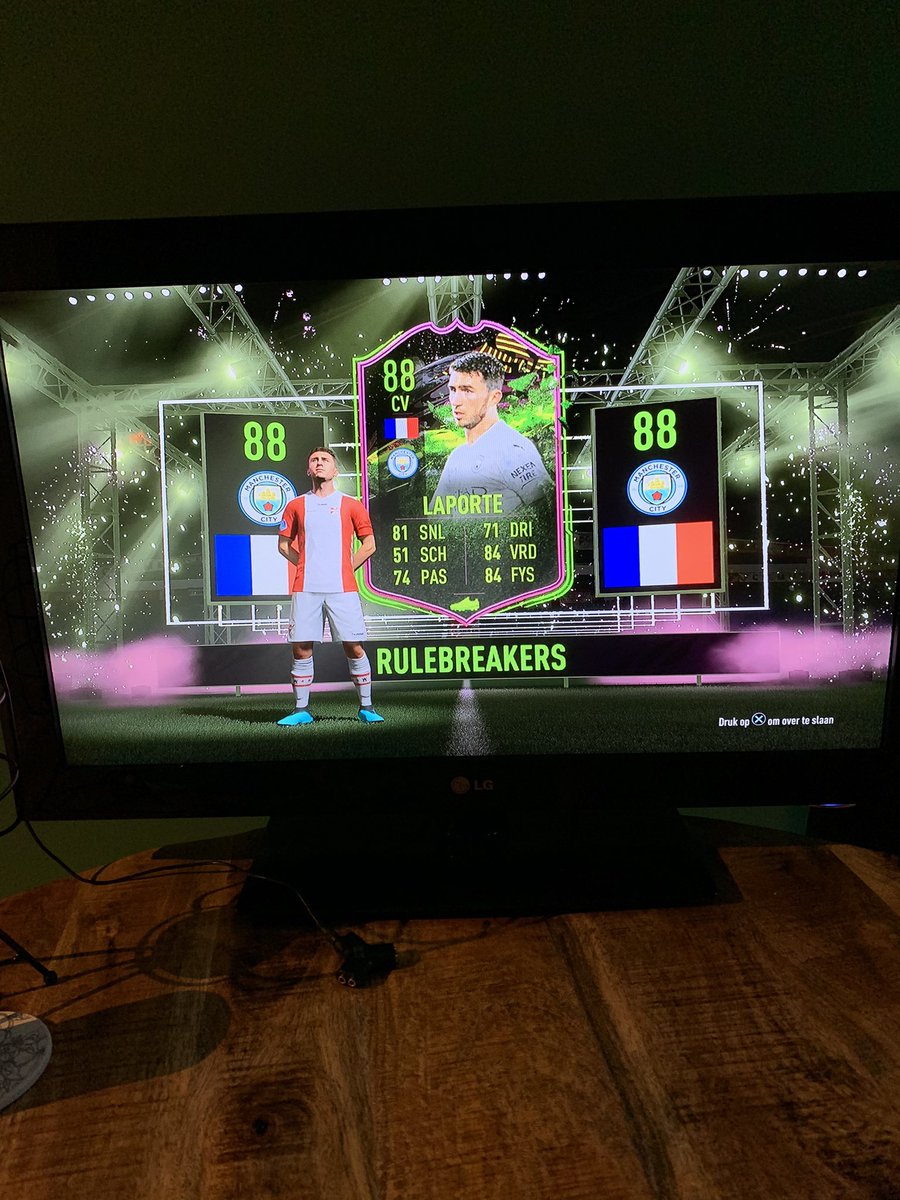 MKLVMOND's tweet photo. @FoCuSsYT @YouTube Squad battles goud 2 rewards 🤩 https://t.co/gPDN1uYlp3
