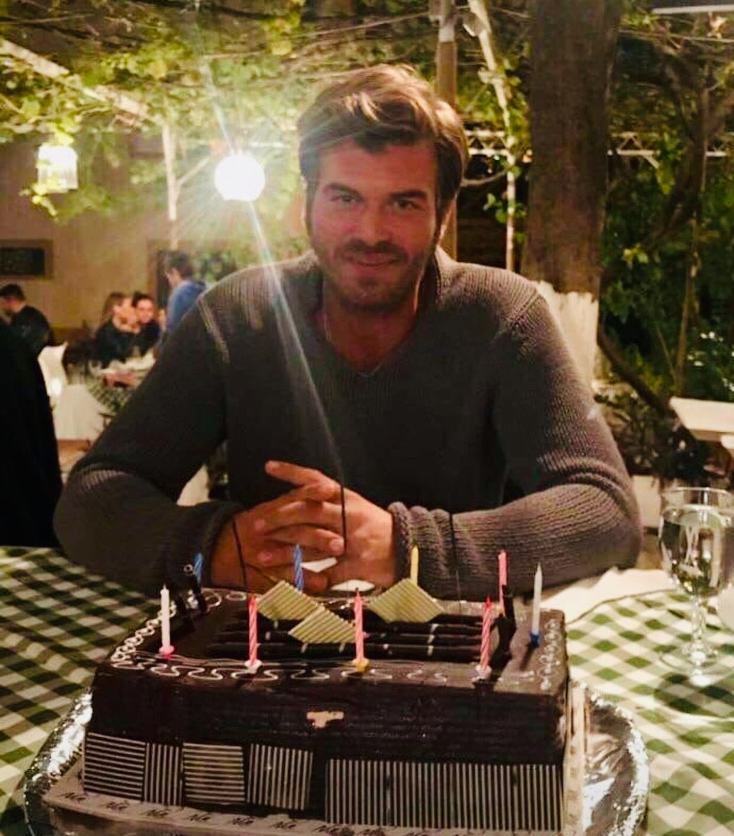 Kivanc_NAmerica's tweet photo. 📣 Worldwide fandom, Let’s get all together to celebrate Kivanç’s birthday at 00:00 H (midnight) Turkish time. 🕕
Let’s make Twitter explode like a champagne cork! 🍾
Tweet and retweet with #HappyBirthdayKivanç #IkiyiDoğdunKıvanç 
Thank you for joining! https://t.co/KYFwASrM9I