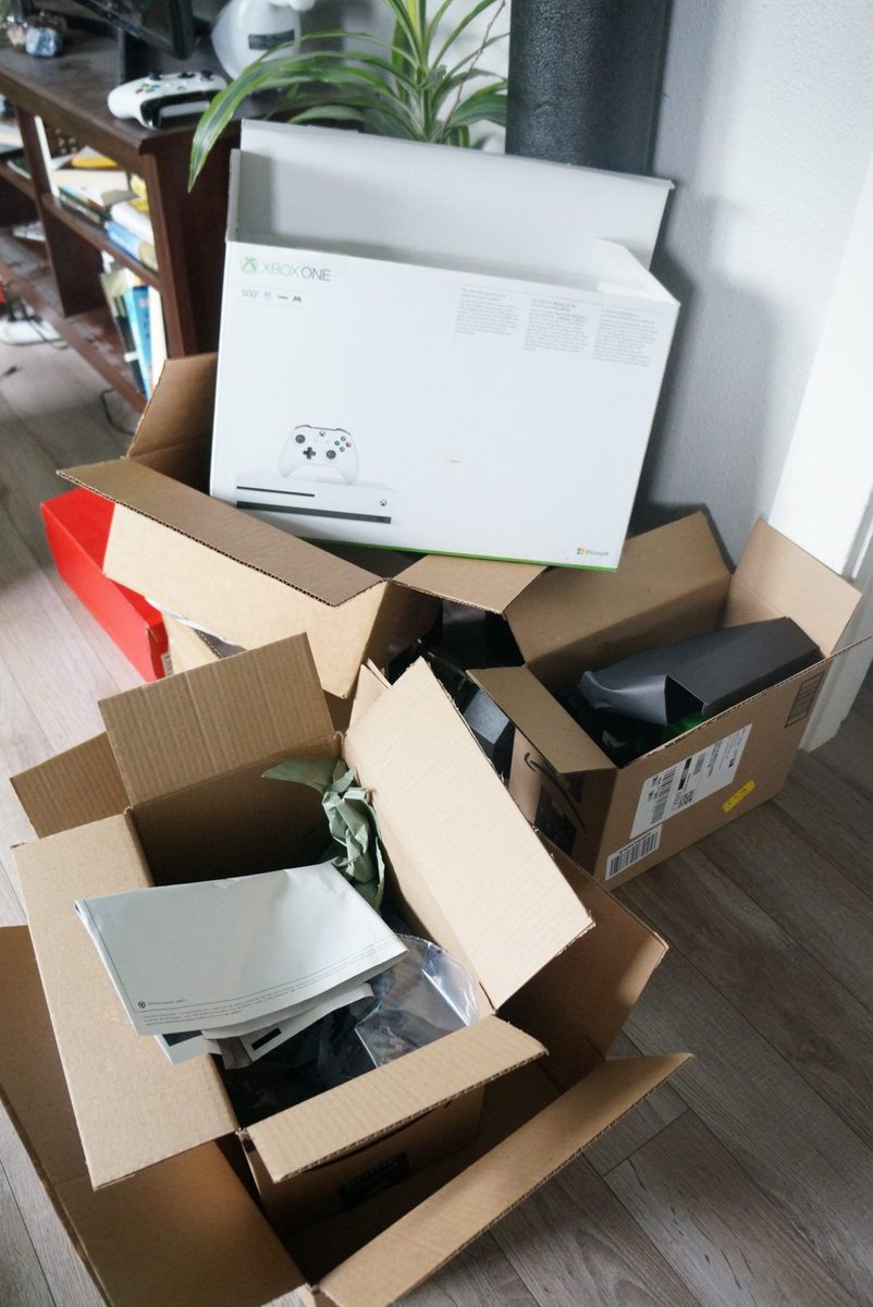 ecosolvercanada's tweet photo. 2020 is ending soon... and some of you might be moving to a new place once the new year kicks off! 💪 Here are some tips for a low-waste move that will definitely come in handy: https://t.co/iKTp8SKHs5 #moving https://t.co/NMUuT3tCTr