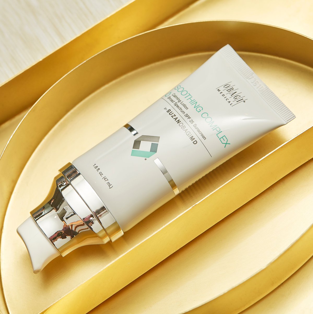Obagi's tweet photo. “I love how smoothly this goes on. I will definitely be making a permanent switch to this product.” If you are experiencing irritation from wearing a mask or have dry, delicate, post-procedure skin, SUZANOBAGIMD® Soothing Complex is the answer! @suzanobagimd#Obagi #suzanobagimd https://t.co/OimEFpckEj