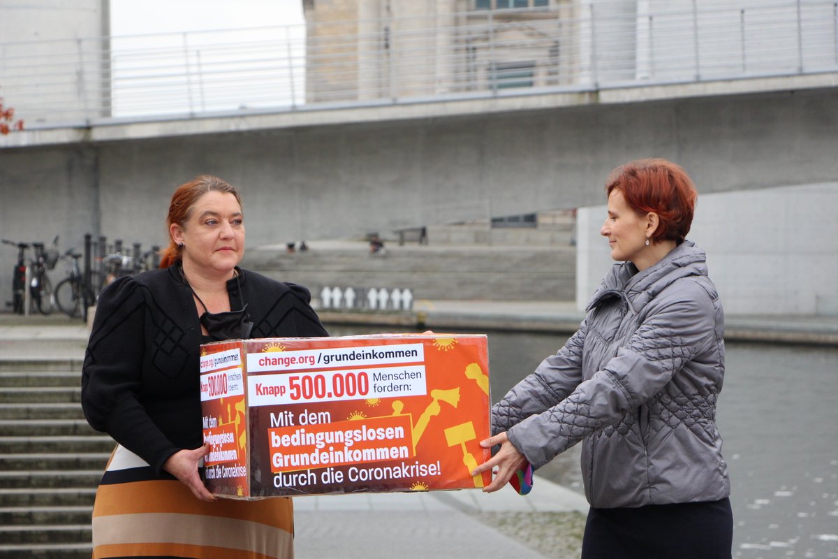 katjakipping's tweet photo. Heutige Diskussion im Petitionsausschuss über das von Susannen #Wiest vorgeschlagene Krisen-#BGE zeigt, dass die Grundeinkommensdebatte in den letzten Jahren vorangekommen ist. Lange ging darum, ob ein Grundeinkommen denkbar ist. https://t.co/29fmZgAf7O