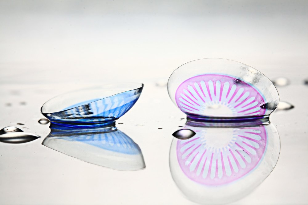 LaFolletteEye's tweet photo. Your halloween costume may feel complete with colored contact lenses, but this is your friendly reminder to stay away from OTC lenses! 👻 Using decorative lenses without a prescription can cause serious harm. 😣 Remember, you can safely buy contact lenses from your eye doctor! 🎃 https://t.co/tBTlDnxsKS