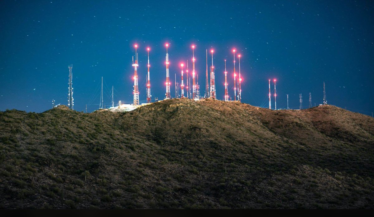 CityofPhoenixAZ's tweet photo. Today is day 26 of our #31daysofPHX. This is our way of showcasing the best views of the nation's 5th largest city. No matter which side of South Mountain you are on surely you have seen these glowing radio towers shimmering in the #Phoenix Sky!
#PHX #Ahwatukee #SouthMountain https://t.co/7SFivtiirM