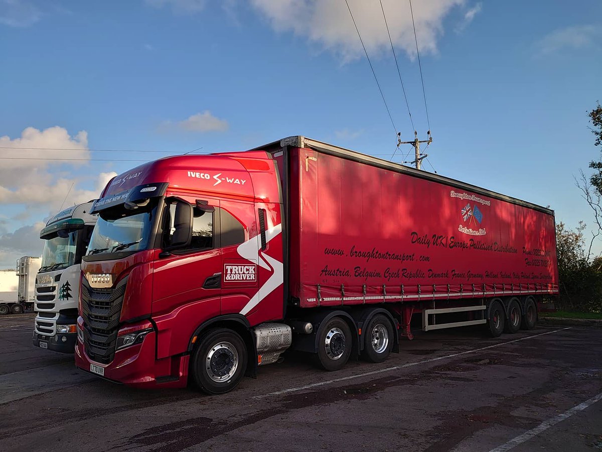 Parked for the night at @chippenhampitstop with the @ivecouk S-WAY. 8h 48m drive time, milk to Manchester, return load of empty cages 11.2mpg. dlvr.it/RkN2Wp