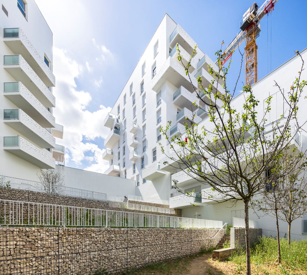 Sadev94's tweet photo. Retour en images sur Le Carré de Lisle @mairievitry notre première opération en co-promotion avec @GroupePierreval : 87 #logements avec ##balcons ou #loggias, un #JardinPartagé accueille un verger, une prairie fleurie et une vigne... https://t.co/hda11iIPFN