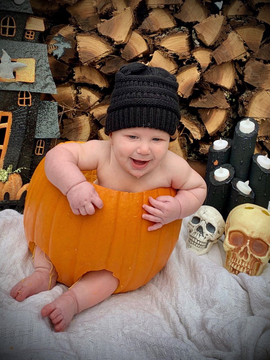 EmilyHamilton68's tweet photo. The cutest pumpkin in the patch🧡🖤🎃 https://t.co/GVXo3ejo8k