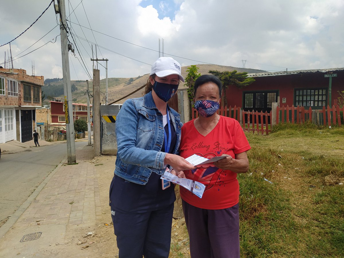 ALCALDIASIBATE's tweet photo. #MásBienestar #AEstaHora estamos visitando la Vereda #Chacua y el Barrio #PabloNeruda con los profesionales del #GobiernoParaTodos entregando el DECÁLOGO de #BuenTrato en el cierre del mes de la prevención al maltrato de adulto mayor. https://t.co/ew8USO5z35