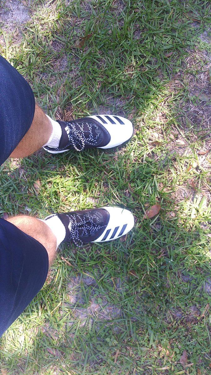 New turf shoes for #sprinting drills on grass. Nothing motivates like new shoes! #weightlossjourney #weightlosstransformation #exerciseathome #fitness #FitnessMotivation #MondayMotivation #mondaythoughts #FitnessGoals #healthylifestyle #bitcoin #fitnessjourney #powerwalk #ETH https://t.co/DkNdhKj0sO