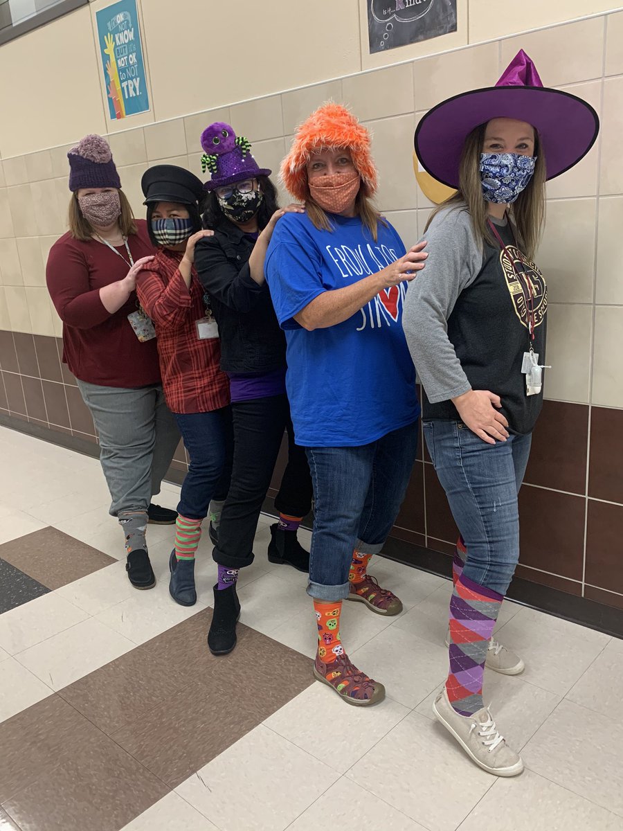 miri1168's tweet photo. Crazy hat and sock day #RedRibbonWeek2020 @ottobobcats https://t.co/veQT2Qyozw