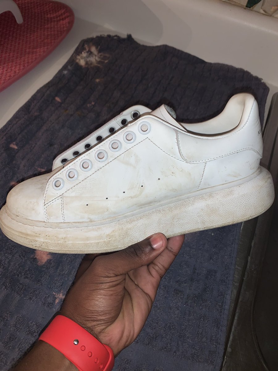 wavvyj__'s tweet photo. send them dirty shoes this way #asutwitter https://t.co/uqPtZ2Gqei