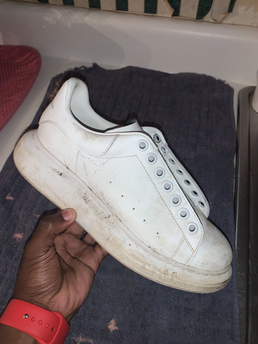 wavvyj__'s tweet photo. send them dirty shoes this way #asutwitter https://t.co/uqPtZ2Gqei